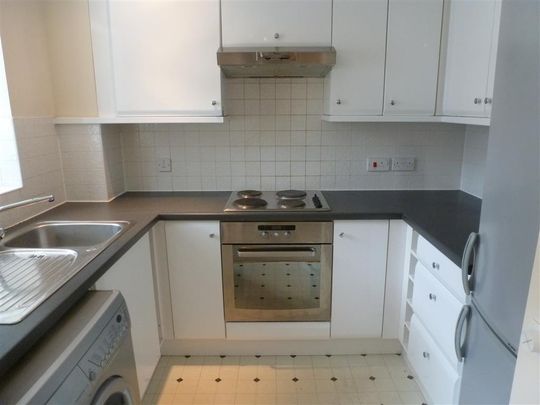 Albany Gardens, COLCHESTER - Photo 1