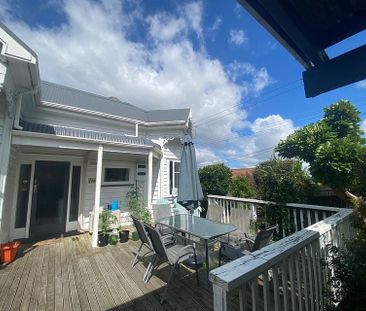 Excellent location, 4 bedroom stunning home - Photo 2