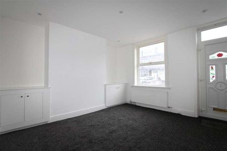 Woodhall Avenue, Bradford, BD3 - Photo 2