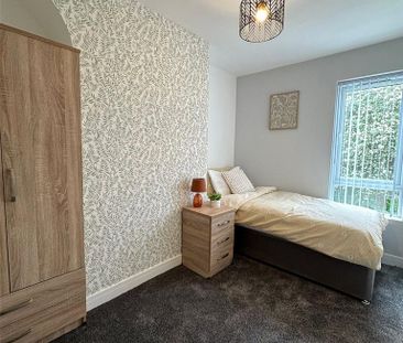 1 bedroom in a house share to rent - Photo 2