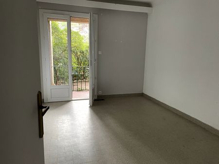 Rez de chaussée de villa T4, 119 M2 avec beau terrain, terrasse dans un endroit calme, - Photo 3
