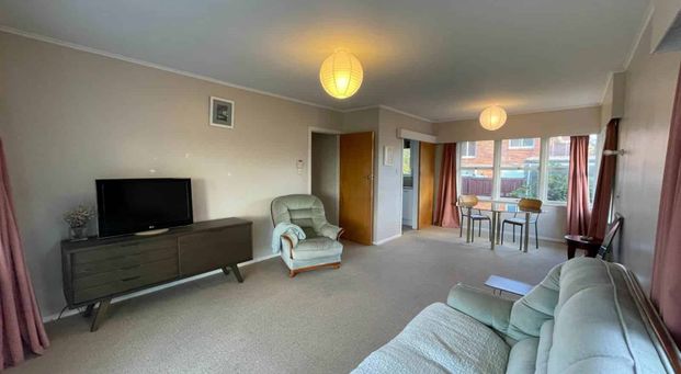 Cozy 2 Bedroom unit, Conveniently located - Photo 1