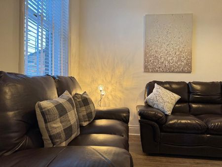 3 bedroom flat to rent - Photo 4