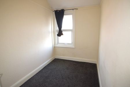 To Let 2 Bed Apartment - Photo 2