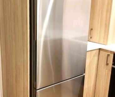 Sunny New Modern living. - Photo 5