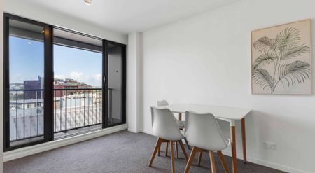 Rare Corner 3-Bed Apartment - Move In Ready - Photo 4