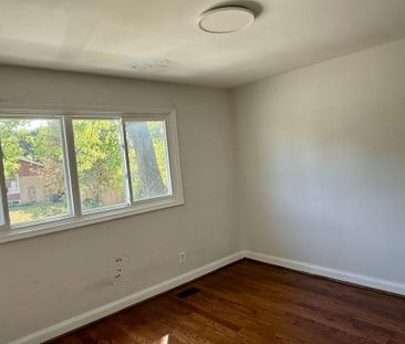 For Lease - 6 Mid Pines Road Unit# Upper, Toronto, Ontario - Photo 3