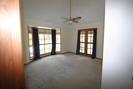 BEAUTIFUL COUNTRY HOME - Photo 2