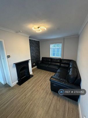 3 bedroom end of terrace house to rent - Photo 1