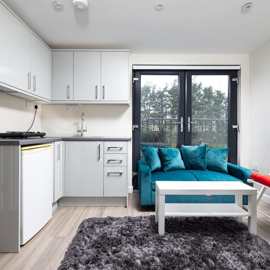 Studio Flat, Watford Way, NW4 - Photo 1