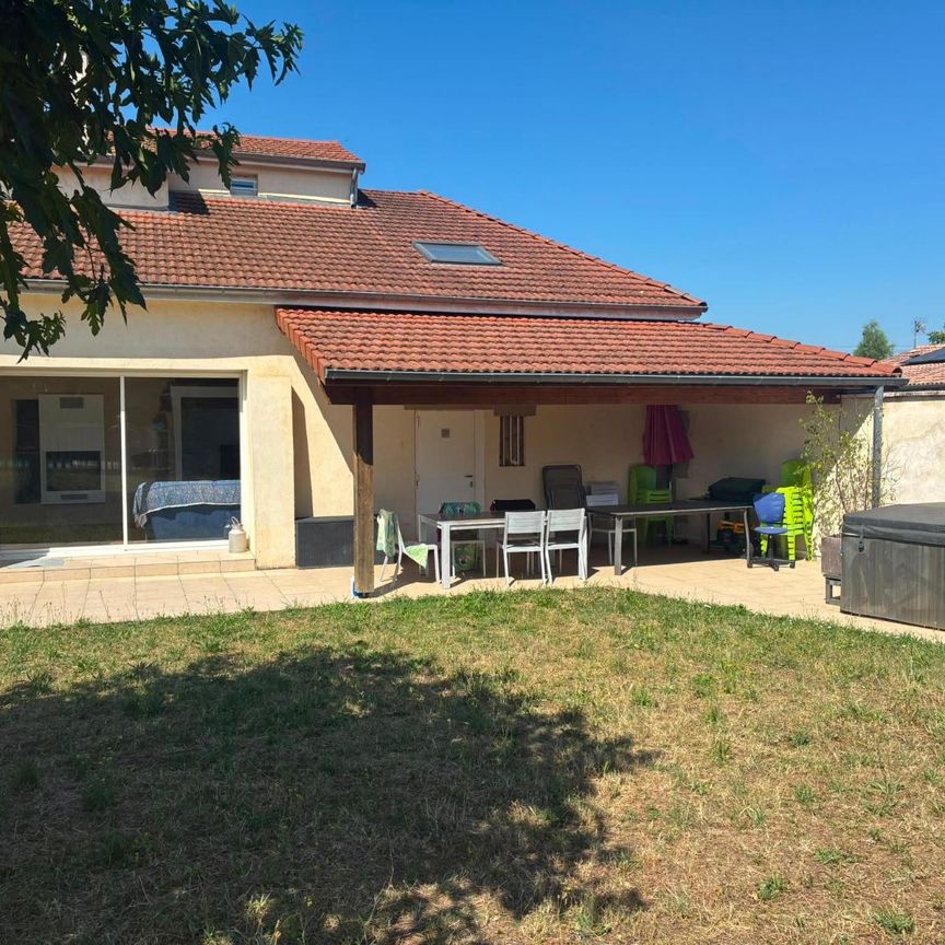 Location Maison 6 pièces 162m² ROMANS SUR ISERE 26100 - Photo 1