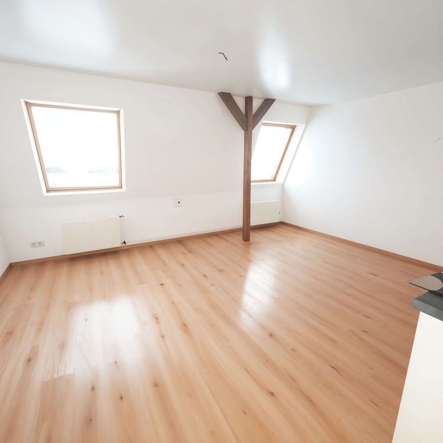 Exklusive Dachgeschosswohnung mit Dachterrasse zu vermieten! - Photo 1