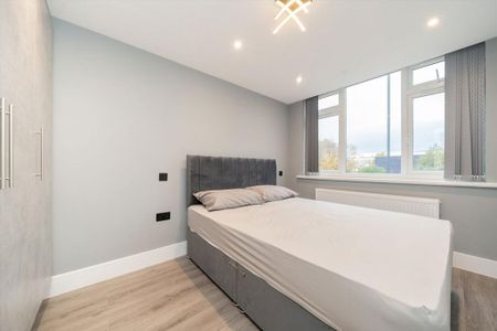 3 bedroom flat to rent - Photo 2