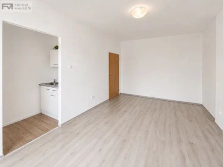 Dlouhodobý pronájem bytu 1+kk v Ostravě-Porubě - Фото 3