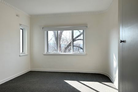 Spacious living - water usage included! - Photo 4