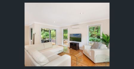 Contemporary family home in lush garden setting - Photo 2