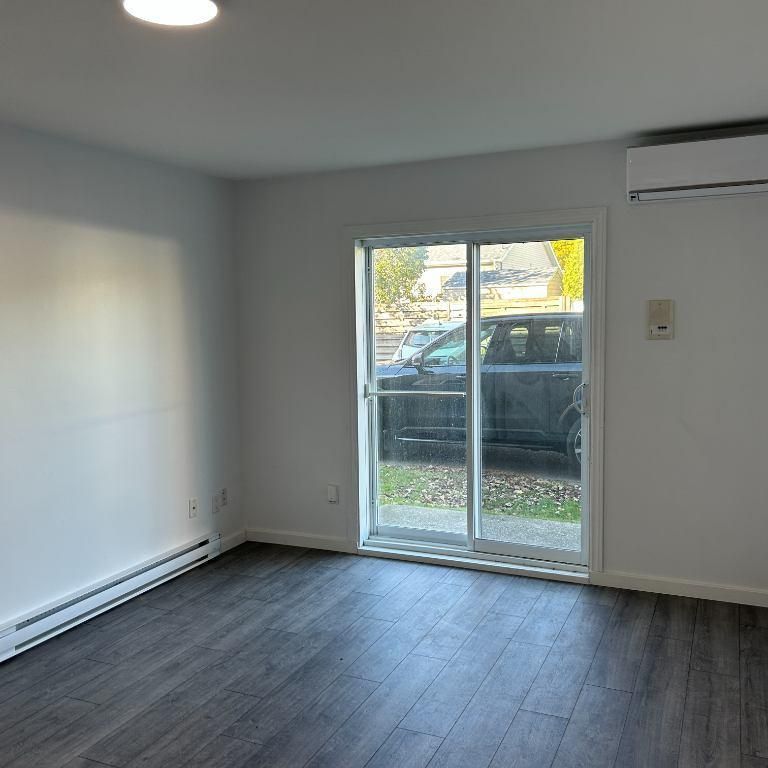 Beau 3 1/2 - Libre immédiatement - Air climatisé - Photo 1