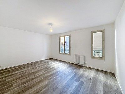 T2 - SAINT GENIS LAVAL - Photo 1