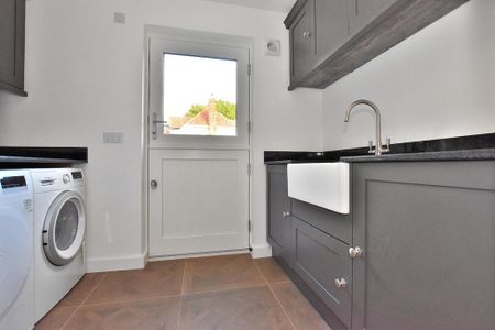 3 bedroom detached house to rent - Photo 4