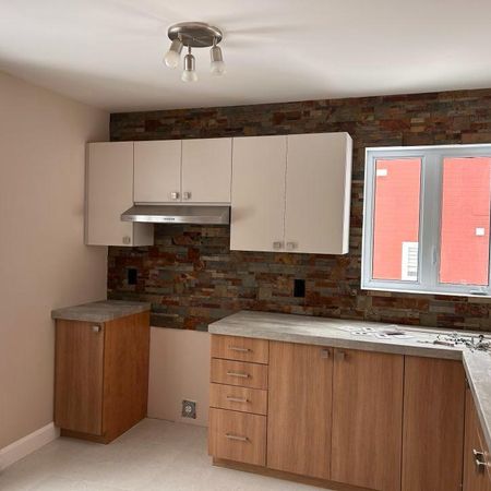 Bromont - Superbe 5 ½ entièrement rénové sur deux étages - Photo 3