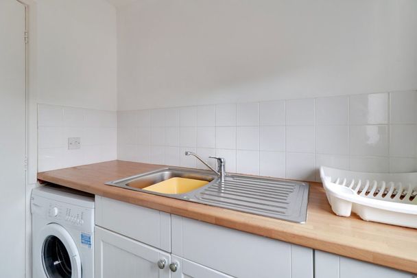 A 1 Bedroom Flat in London Road GL52 6HF - Photo 1