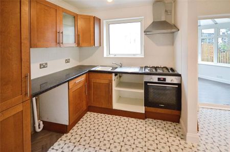 3 bedroom semi-detached house to rent - Photo 3