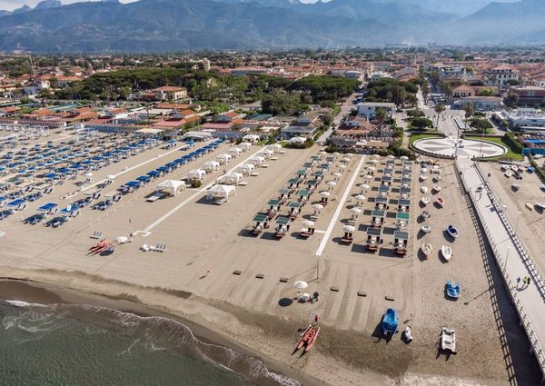 via carlo del prete, Forte dei Marmi, Tuscany 55042