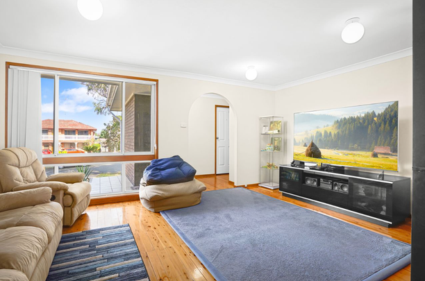 Neat & Tidy 3 Bed Home - Prime St Clair Location - Photo 1
