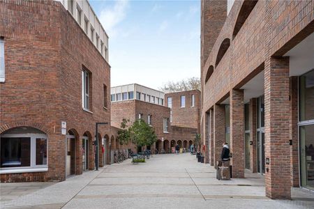 One-bedroom apartment with a private balcony. - Photo 4