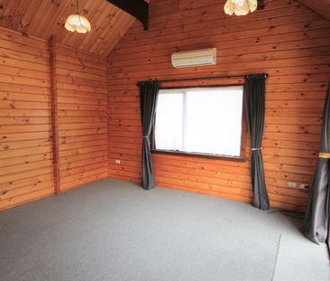 Sunny Two-Bedroom Home with Garage – Available 1 December - Photo 6