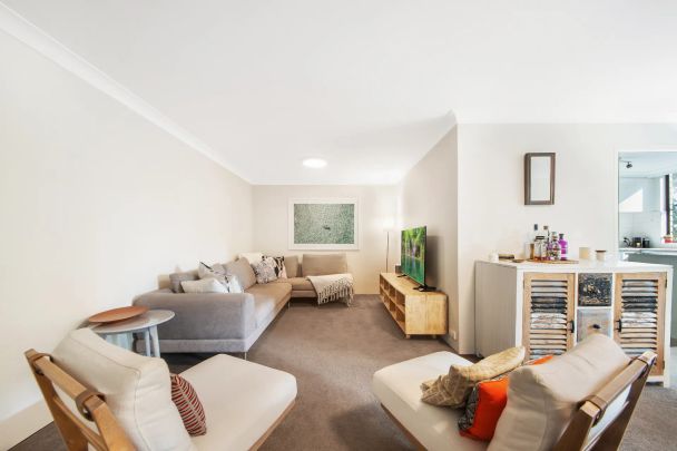 Over-sized - Semi Furnished -North-Facing Apartment With Urban Convenience - Photo 1