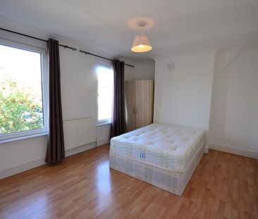4 bedroom terraced house to rent - Photo 3
