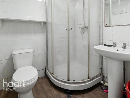3 bedroom apartment to rent - Photo 5