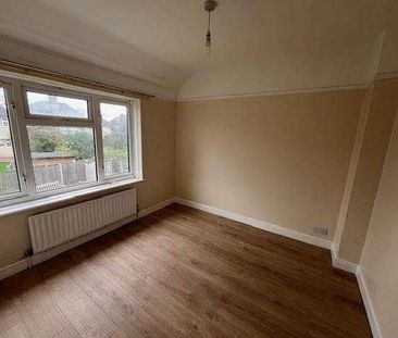 Rothwell Gardens, Dagenham, RM9 - Photo 3