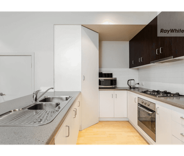 Beautiful 3-Bedroom, 3-Bathroom Townhouse for Rent in the Heart of ... - Photo 2