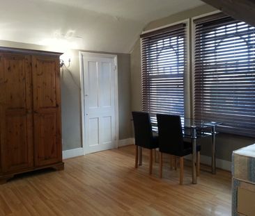 Studio Flat, Bedford Hill, SW12 - Photo 4