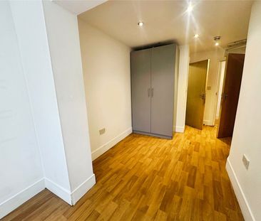 Eton Avenue, Hounslow, TW5 0HB - Photo 2