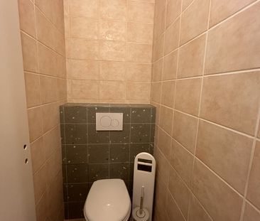 Location Appartement 4 pièces 77m² NICE 06200 - Photo 2