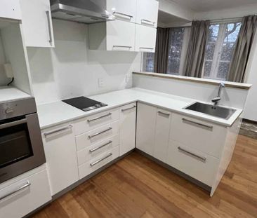 THREE BEDROOM, ROSLYN - Photo 1