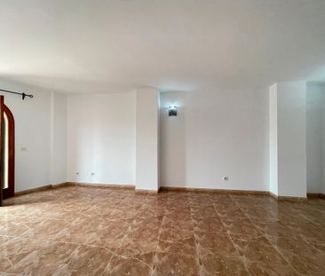 Apartamento sin amueblar de 3 dormitorios, 2 baños, en el pueblo de... - Photo 6