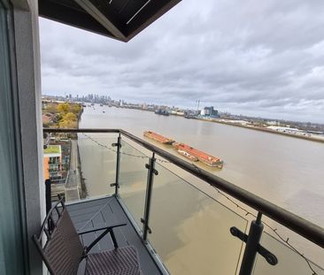 Room in a Shared Flat, Mast Quay, SE18 - Photo 1