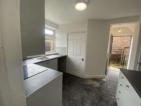 Redcar Road, Bradford, BD10 - Photo 4