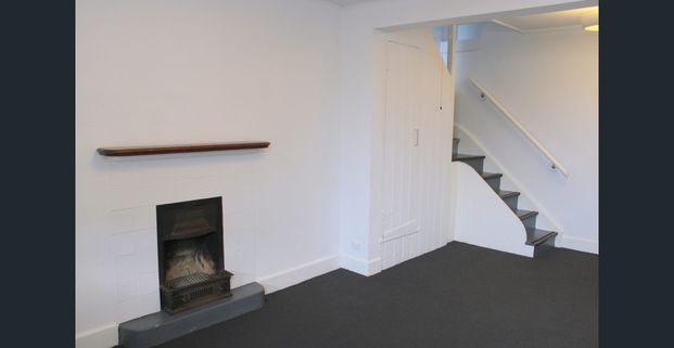 RENOVATED KITCHEN AND BATHROOM 2 BEDROOM VICTORIAN COTTAGE - Photo 1