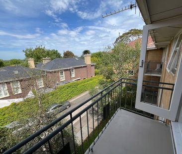 Top-Floor Malvern Apartment with Leafy Outlook Opposite Malvern Gar... - Photo 4