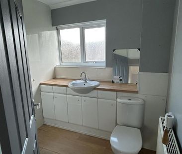 3 bedroom flat to rent - Photo 4