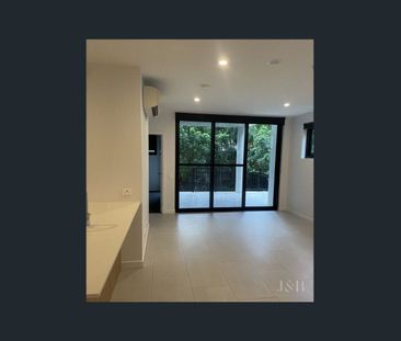 Ground Floor Unit with Private Backyard in Prime Windsor Location - Photo 1