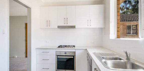 Enjoying a peaceful locale of superb convenience - Photo 2