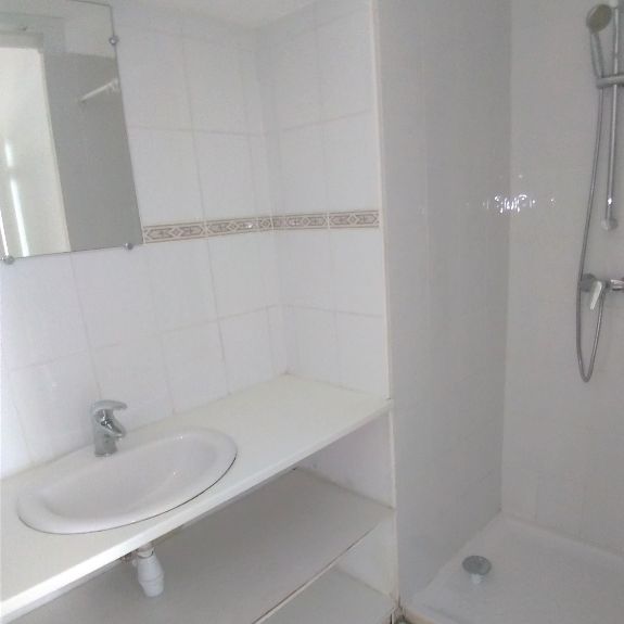 A LOUER - VILLEDIEU CENTRE - studio MEUBLÉ - plain-pied - 22 m² - Photo 1