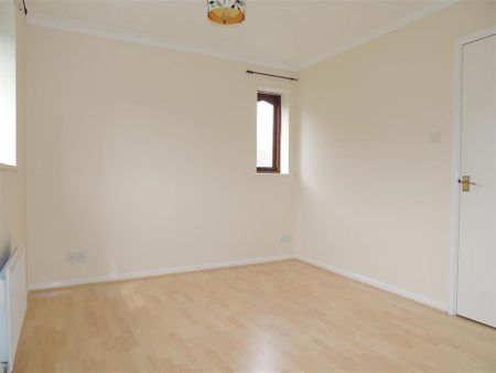 1 bedroom end of terrace house to rent - Photo 2