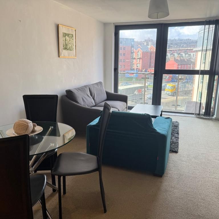 2 bedroom flat to rent - Photo 1